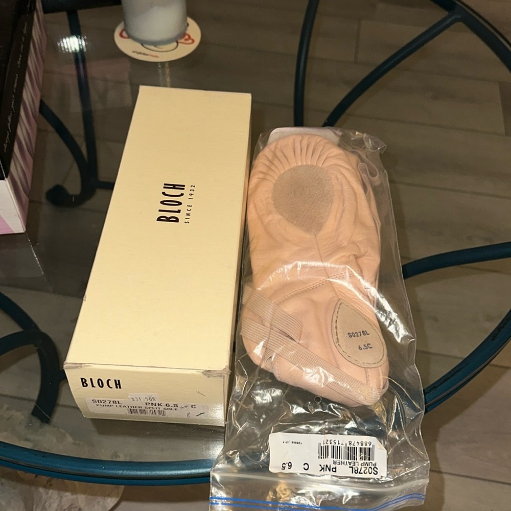 Women’s leather ballet shoes